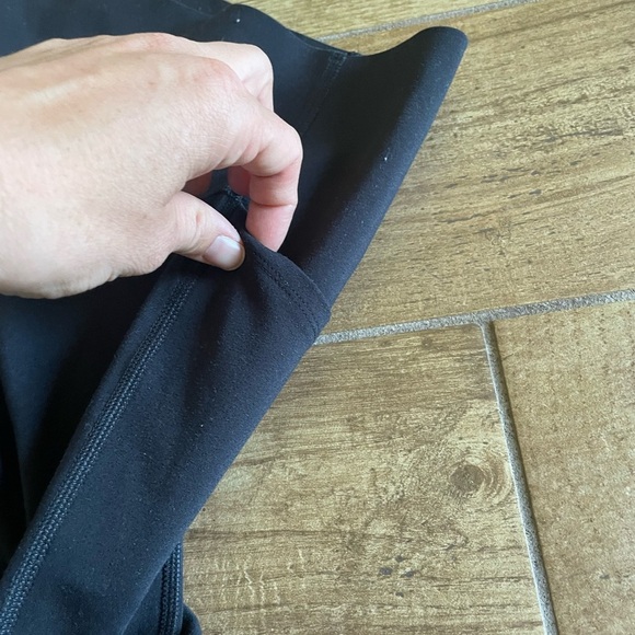 GAP Fit Black Leggings with pockets women’s medium - Picture 4 of 10